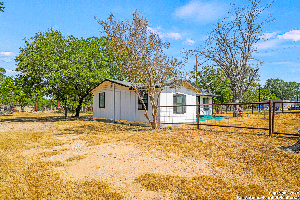2025 Standish Floresville TX 78114