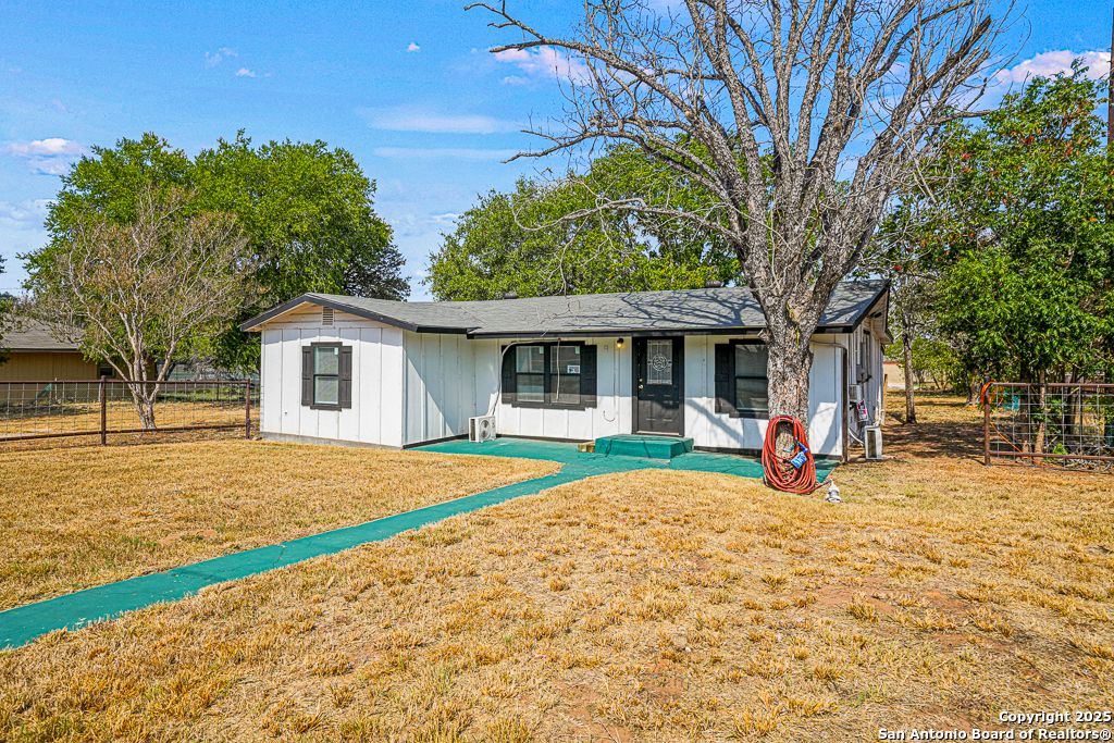 2025 Standish Floresville TX 78114