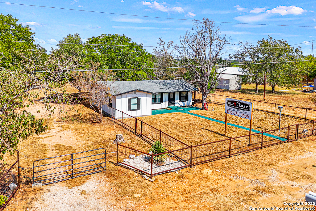 2025 Standish Floresville TX 78114