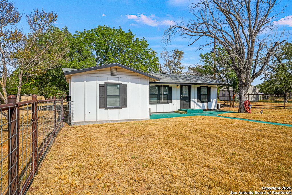 2025 Standish Floresville TX 78114
