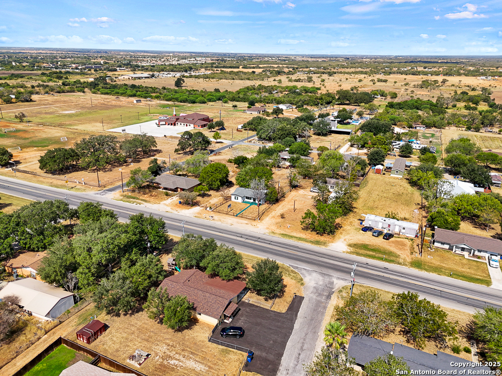 2025 Standish Floresville TX 78114