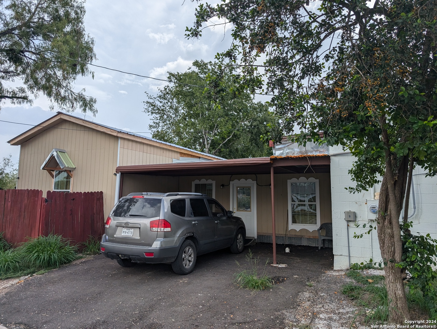 100 Avenue H Poteet TX 78065