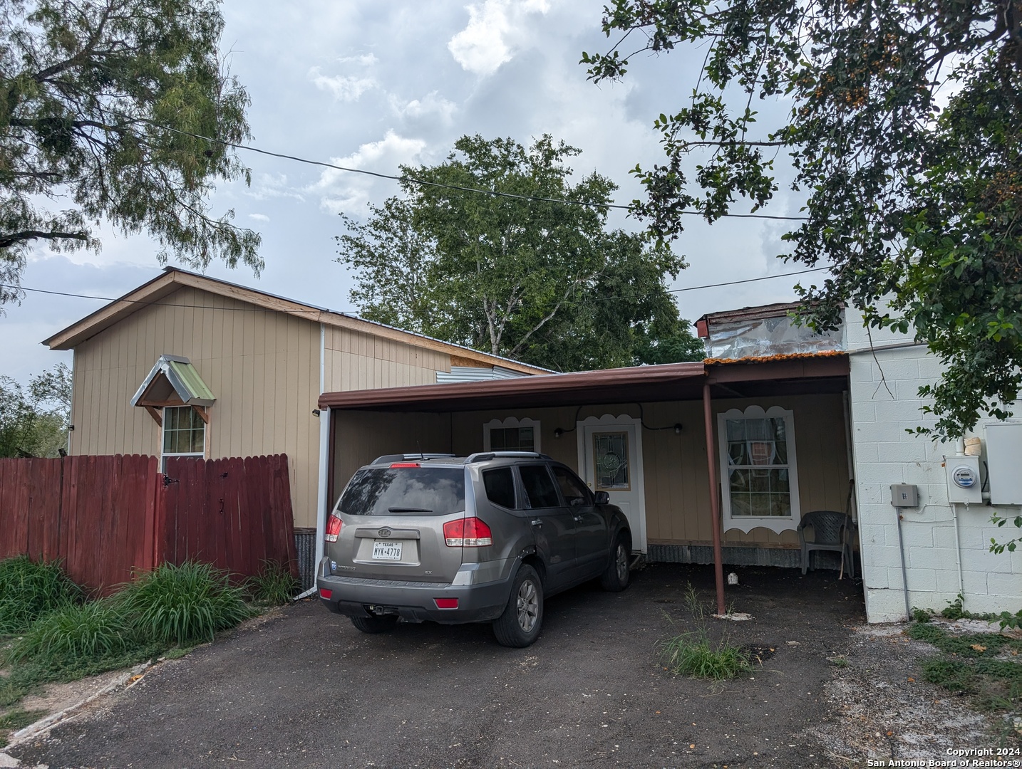 100 Avenue H Poteet TX 78065