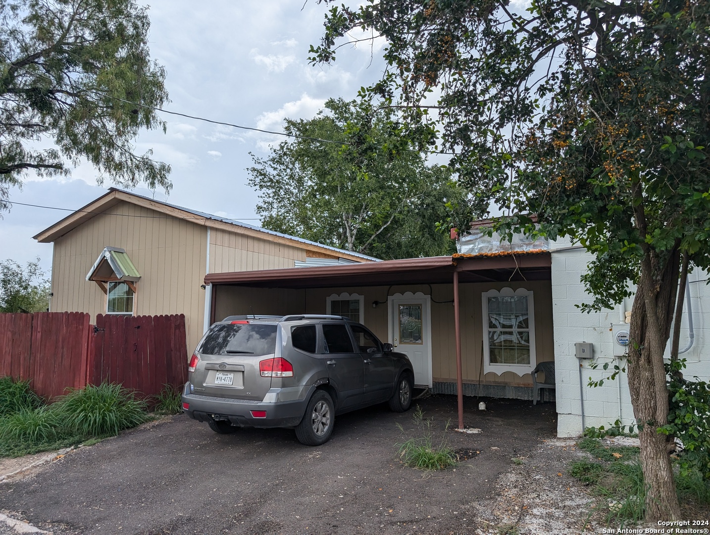 100 Avenue H Poteet TX 78065
