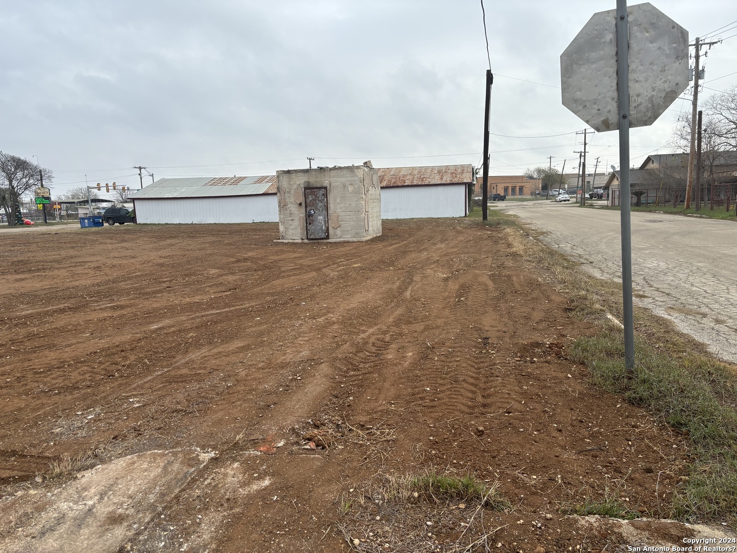 30 S Edwards Avenue Charlotte TX 78011