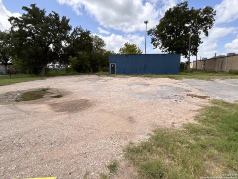 2501 19th Hondo TX 78861