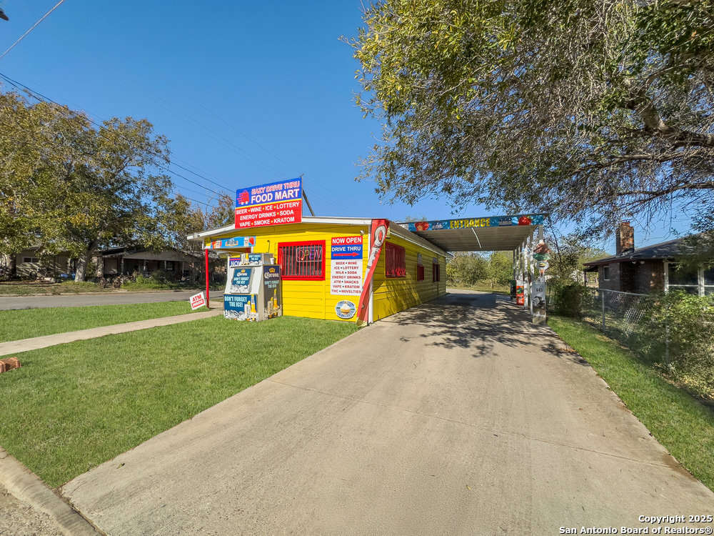 702 Avenue H Poteet TX 78065