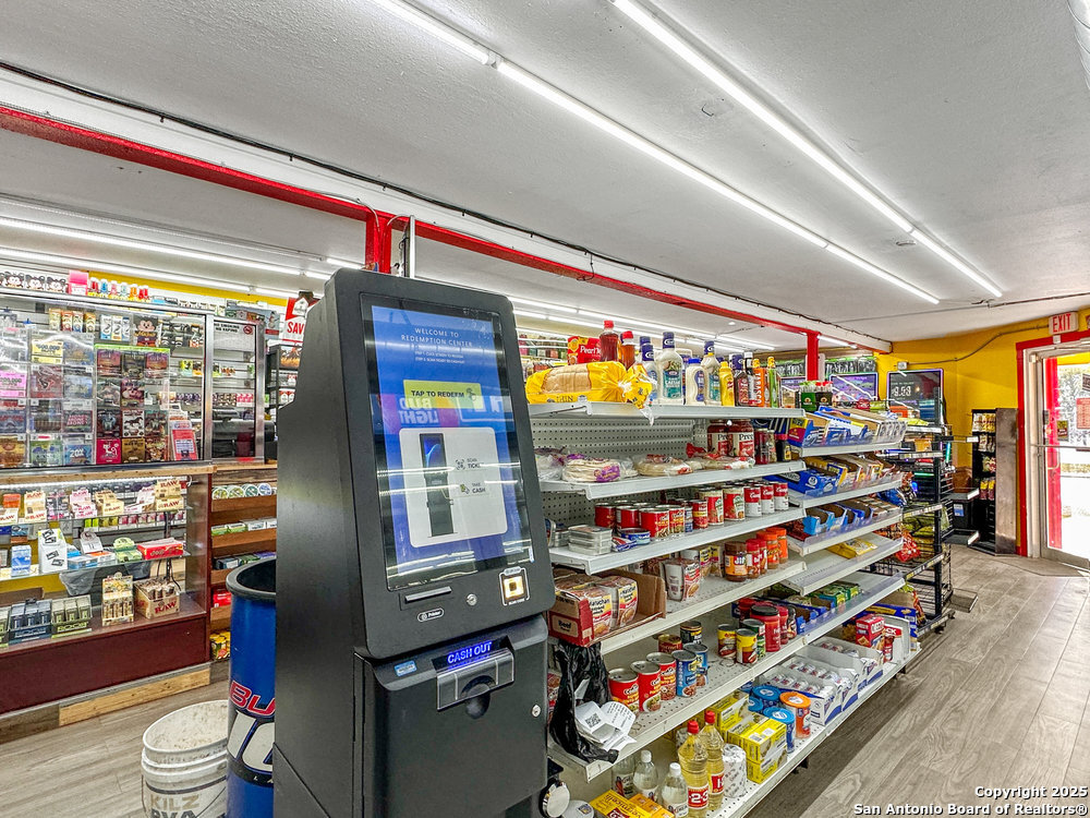 702 Avenue H Poteet TX 78065