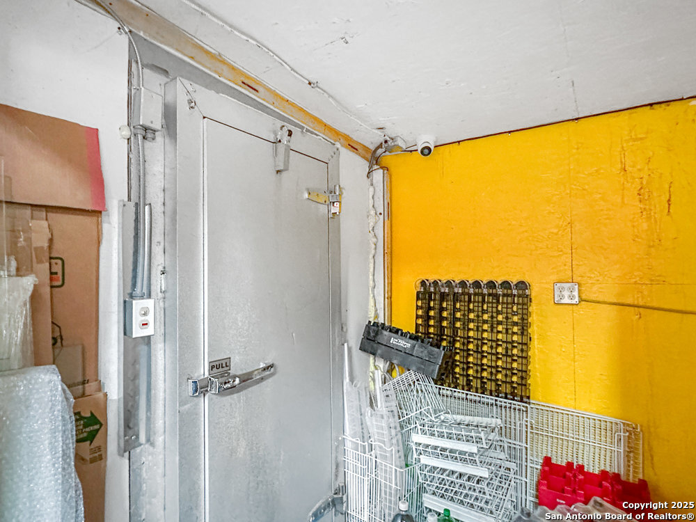 702 Avenue H Poteet TX 78065