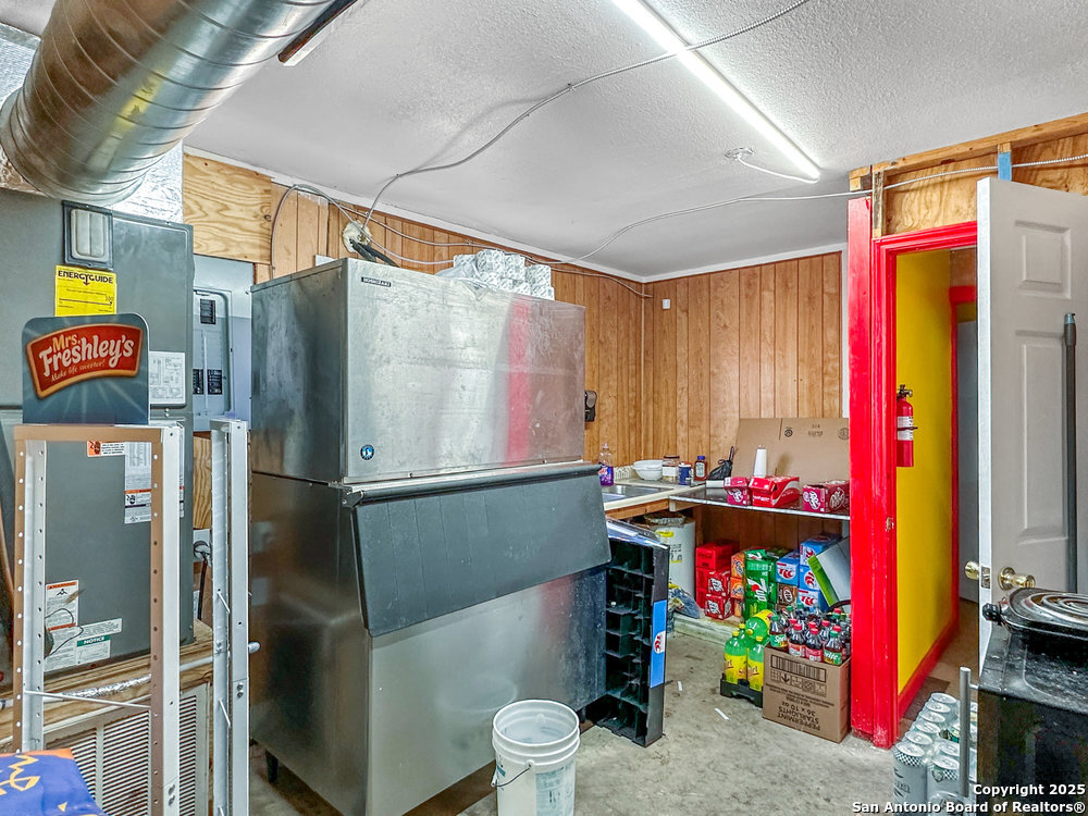 702 Avenue H Poteet TX 78065