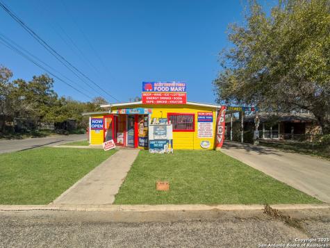 702 Avenue H Poteet TX 78065