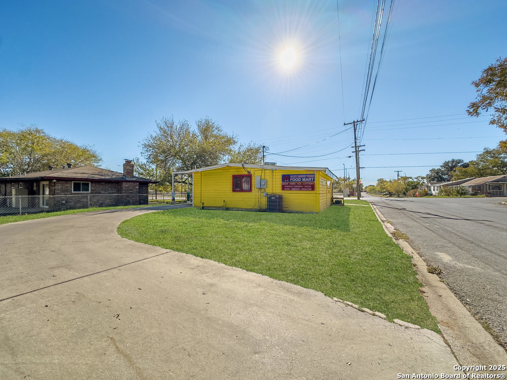 702 Avenue H Poteet TX 78065