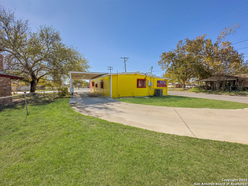 702 Avenue H Poteet TX 78065