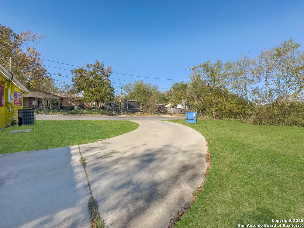 702 Avenue H Poteet TX 78065