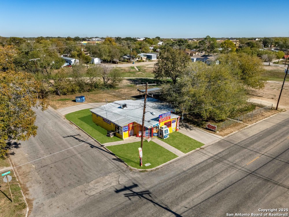 702 Avenue H Poteet TX 78065