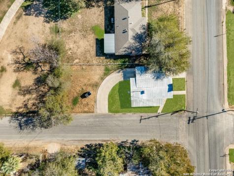702 Avenue H Poteet TX 78065