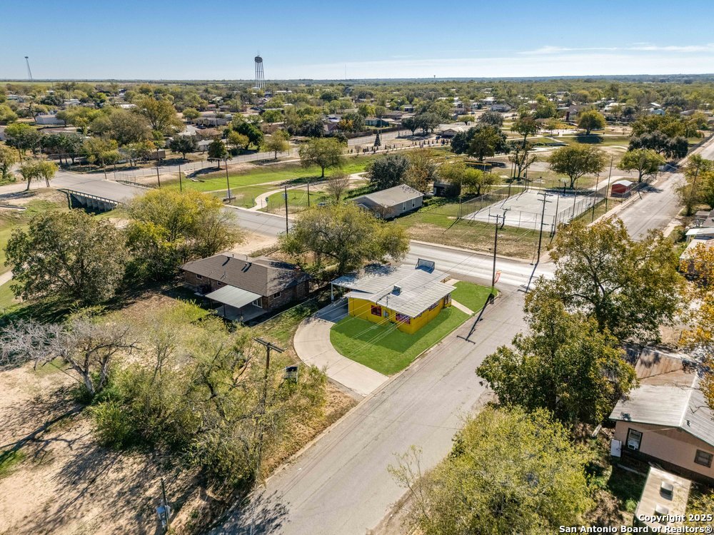 702 Avenue H Poteet TX 78065