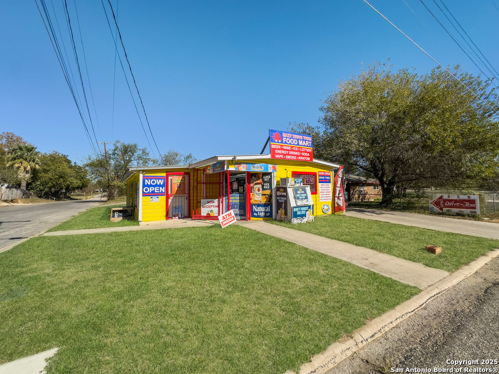 702 Avenue H Poteet TX 78065