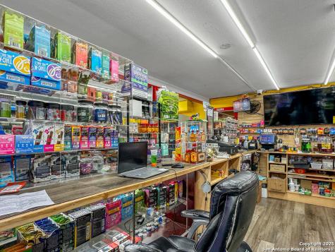 702 Avenue H Poteet TX 78065