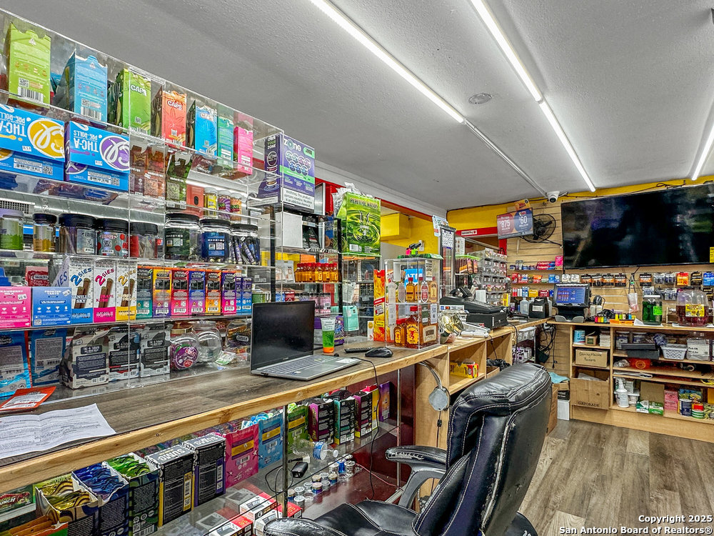 702 Avenue H Poteet TX 78065