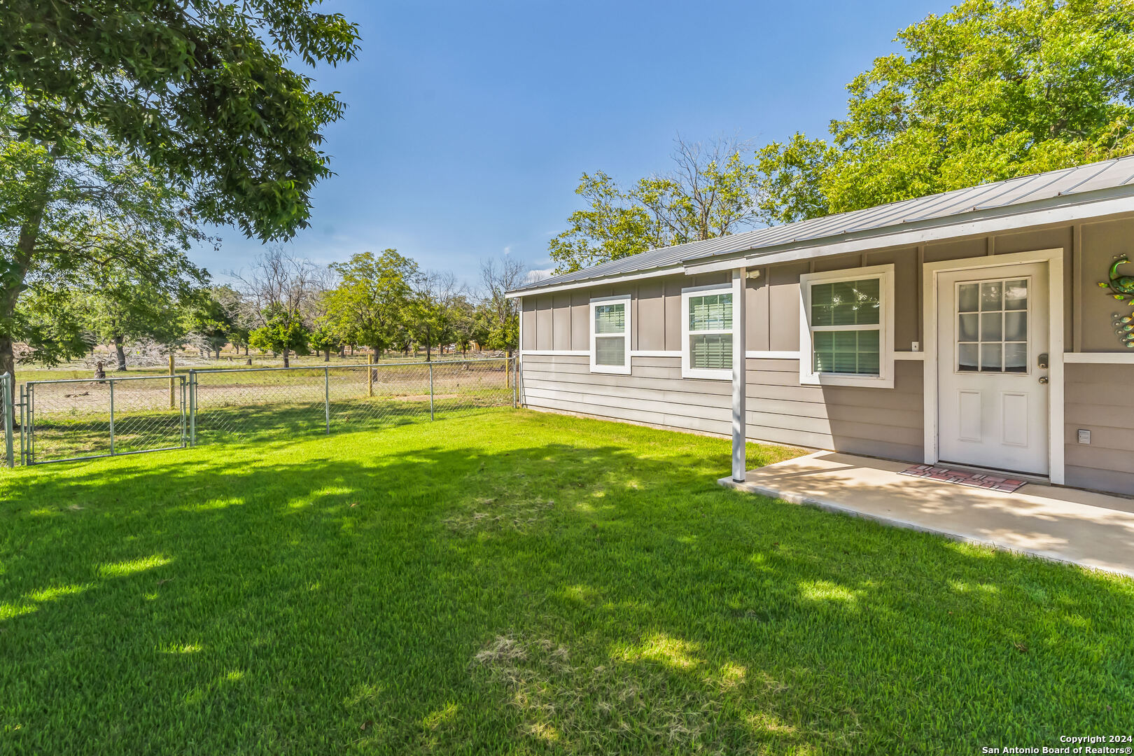3590 County Road 4713 Lacoste TX 78039