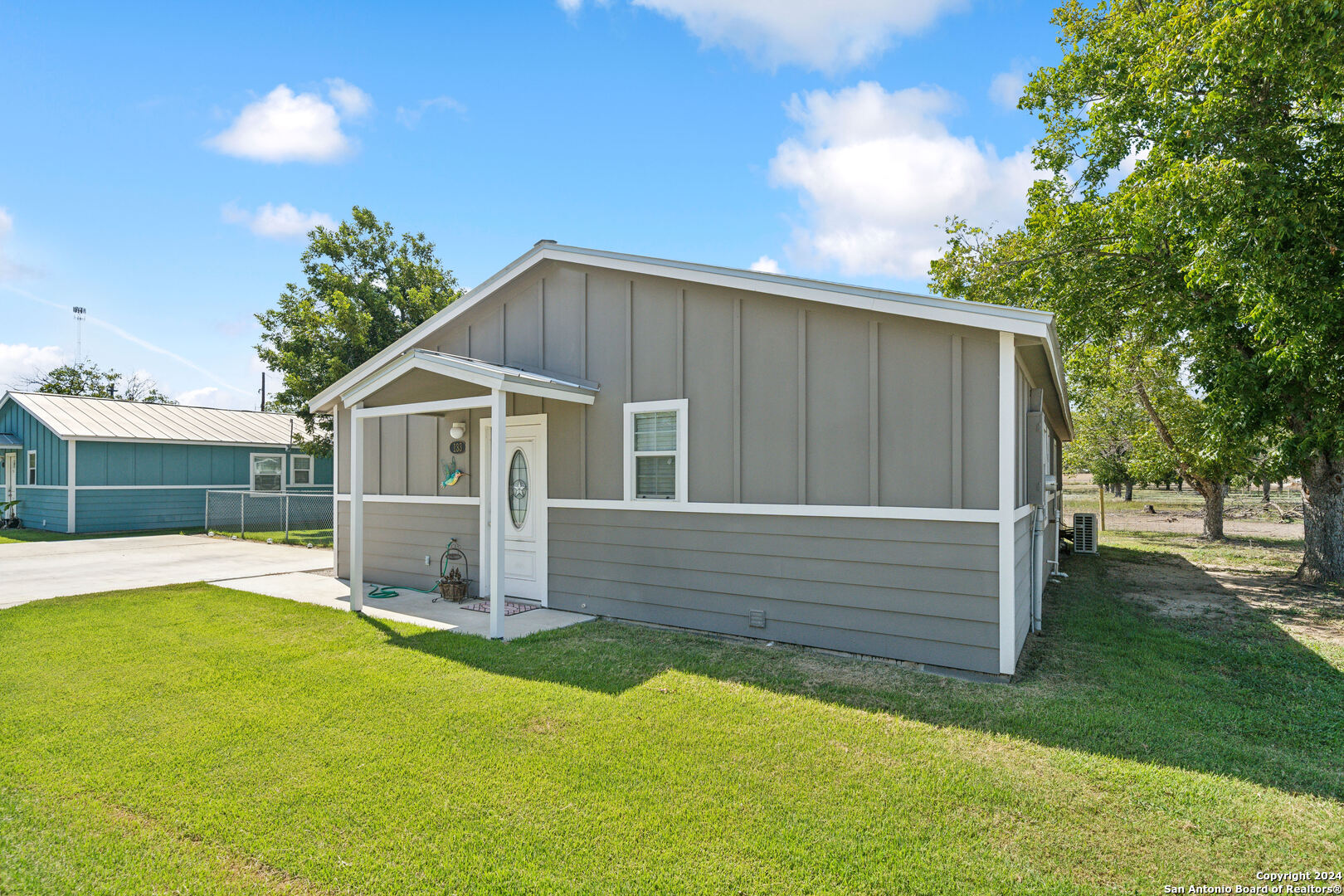 3590 County Road 4713 Lacoste TX 78039