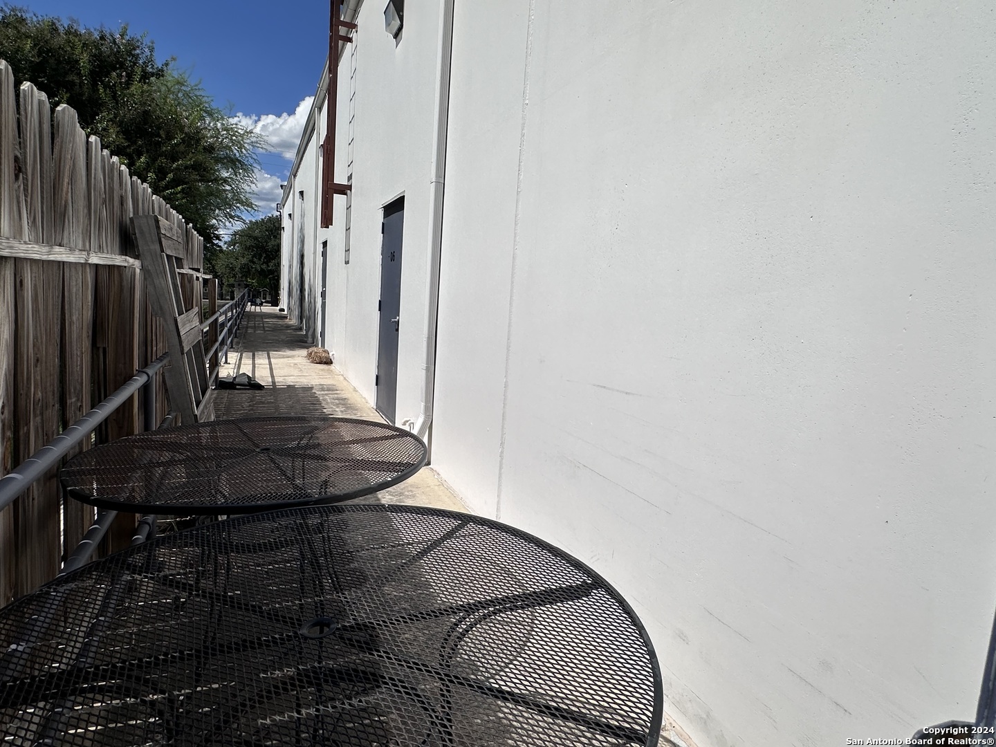 8142 Shin Oak Live Oak TX 78233