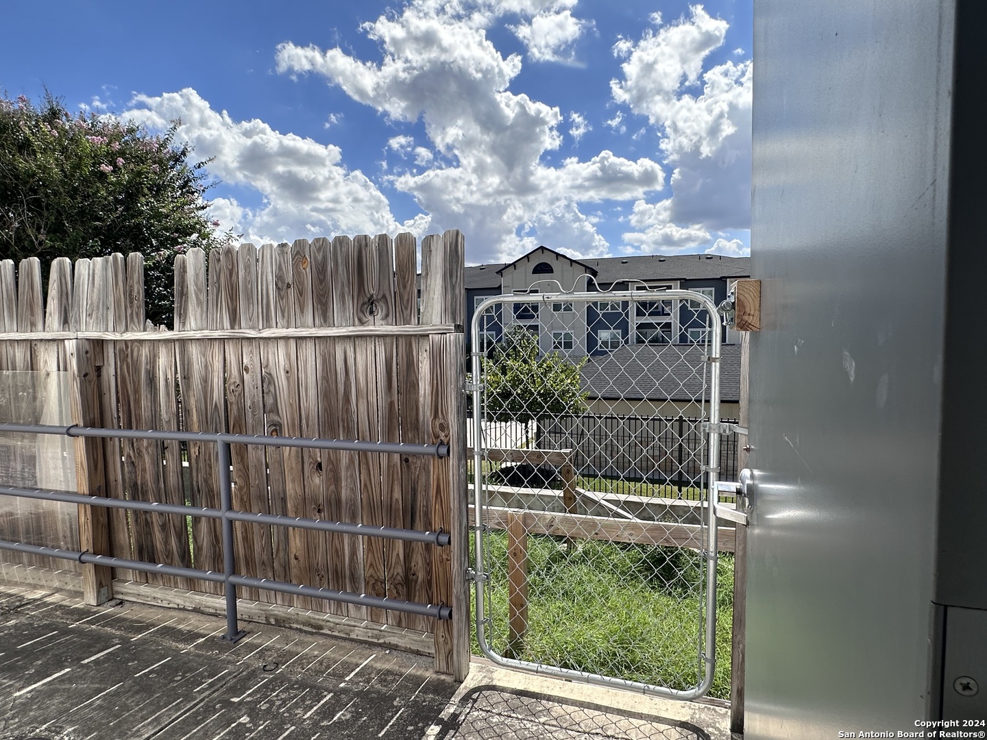 8142 Shin Oak Live Oak TX 78233