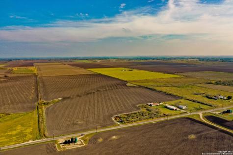 0 5714 County Road Natalia TX 78059