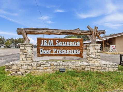 320 E Fisher Uvalde TX 78881