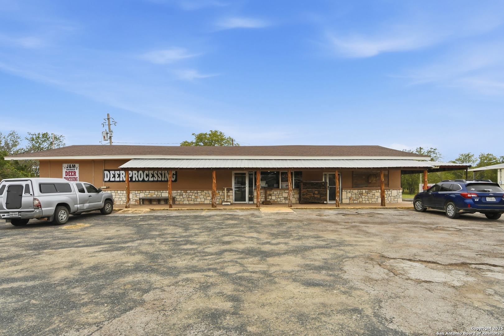 320 E Fisher Uvalde TX 78881