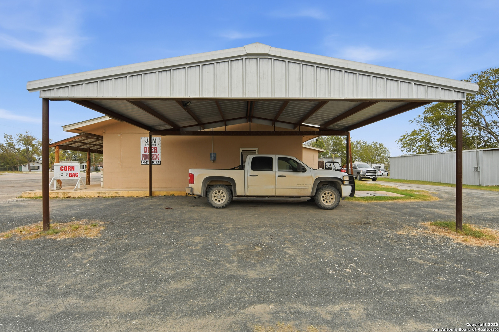 320 E Fisher Uvalde TX 78881