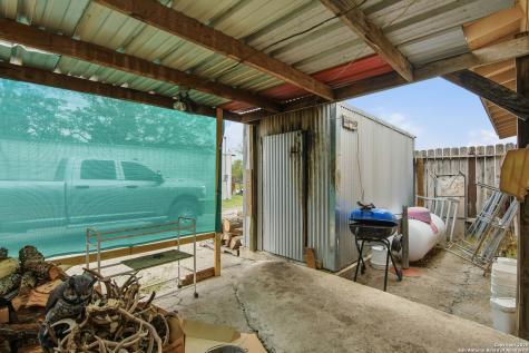 320 E Fisher Uvalde TX 78881