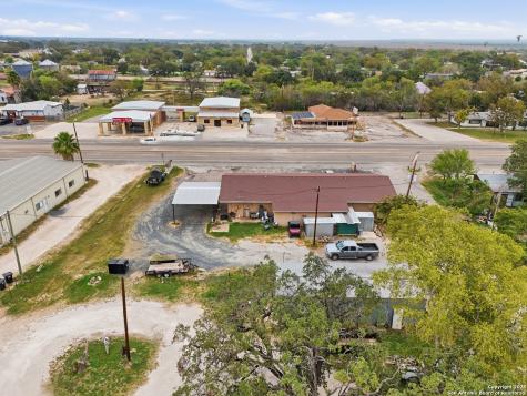 320 E Fisher Uvalde TX 78881