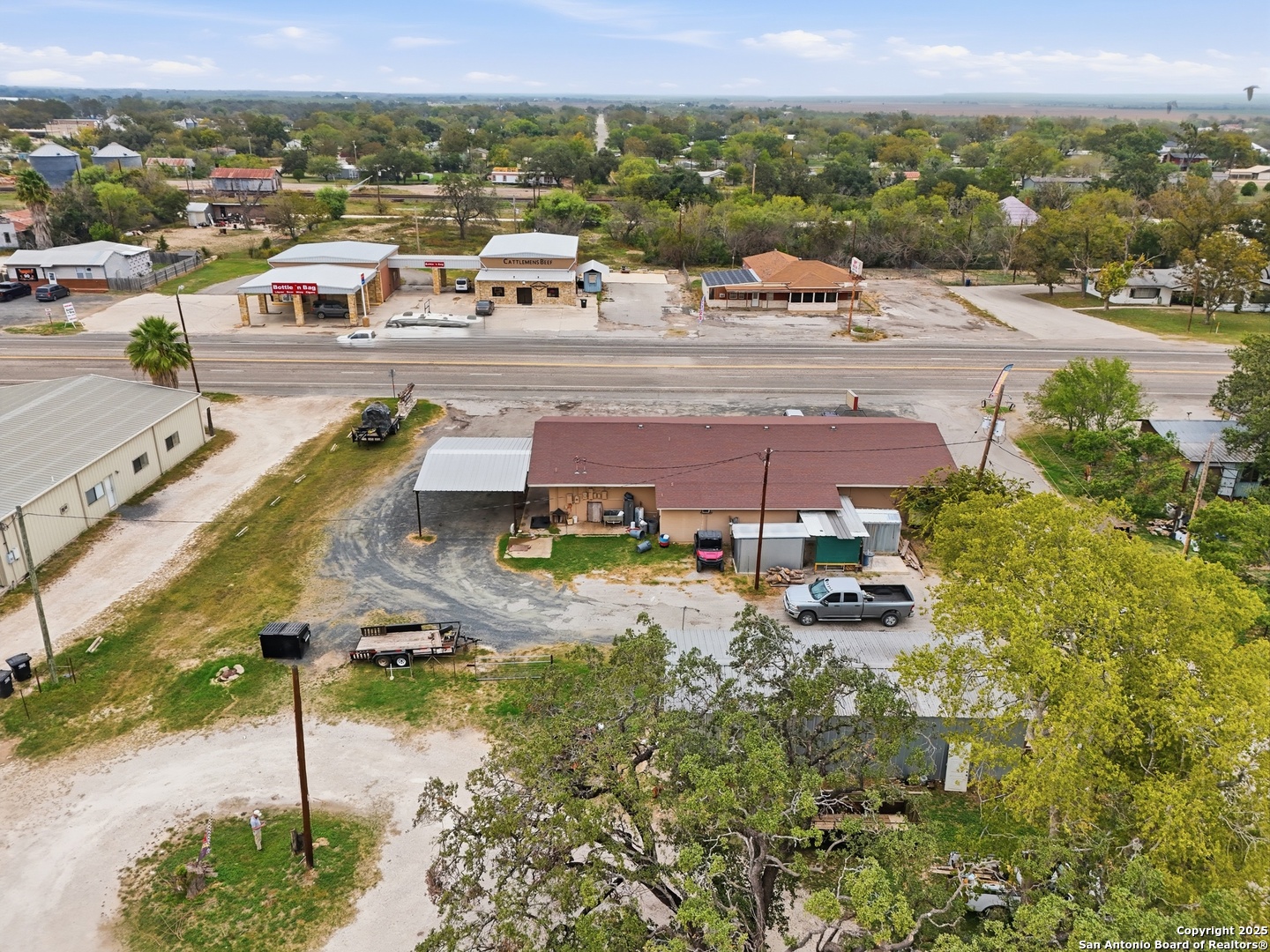 320 E Fisher Uvalde TX 78881