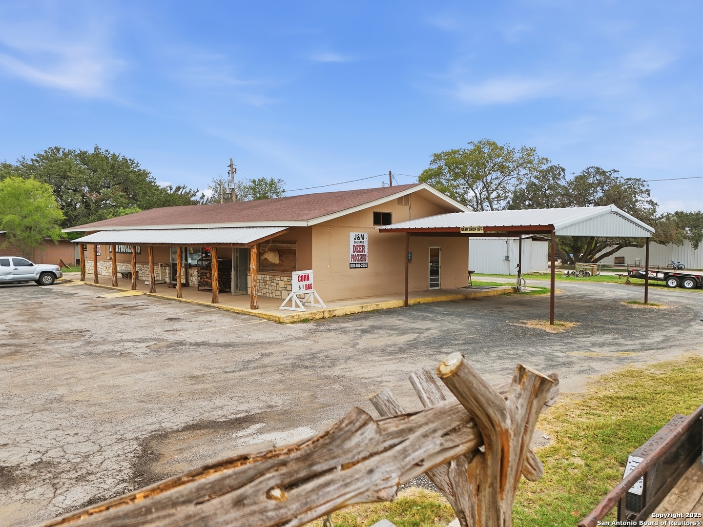 320 E Fisher Uvalde TX 78881
