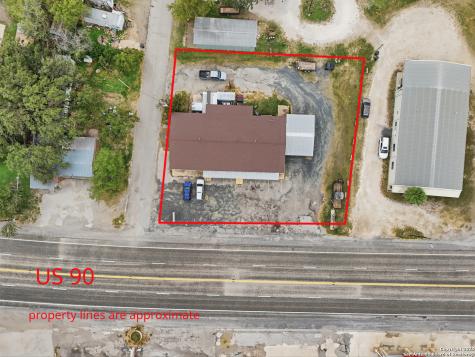 320 E Fisher Uvalde TX 78881