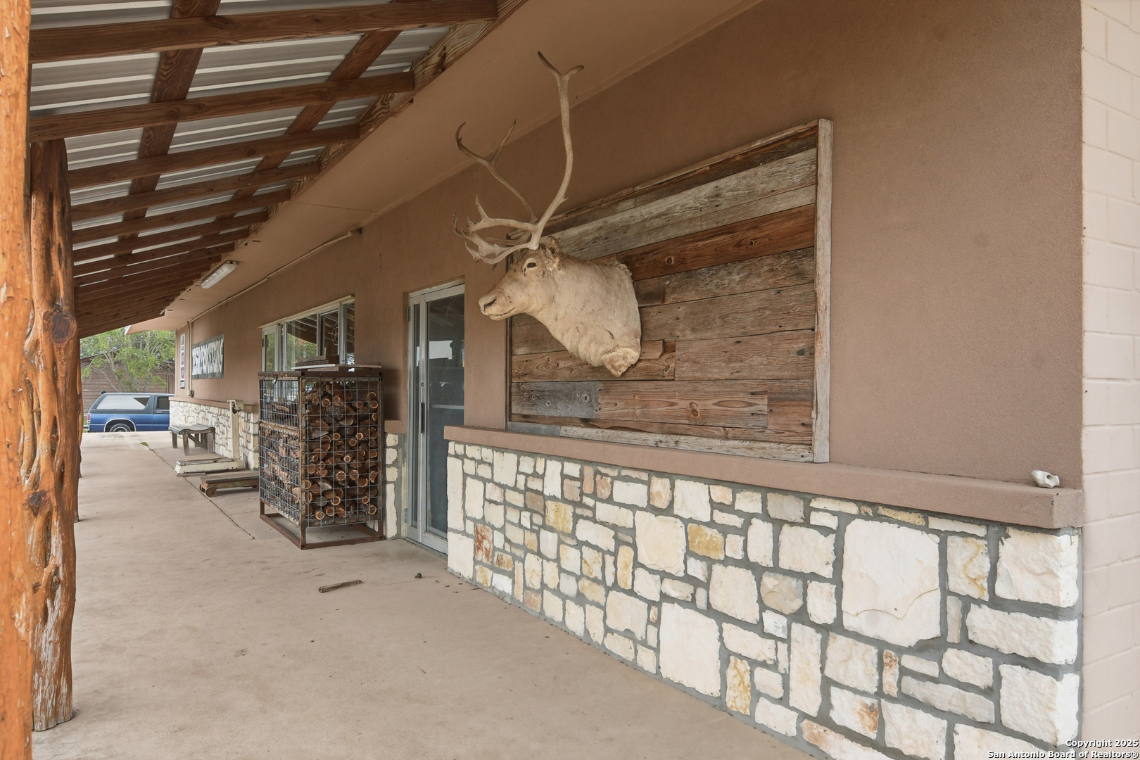 320 E Fisher Uvalde TX 78881