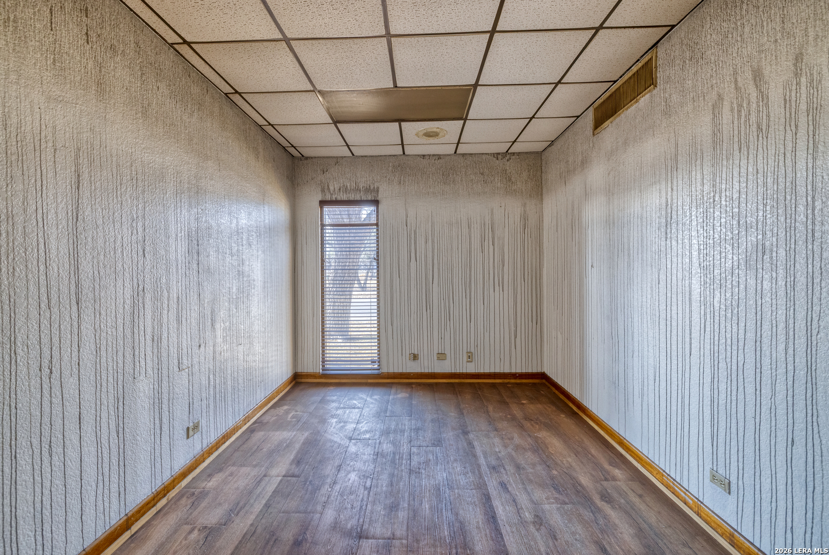 300 E Oak Uvalde TX 78801