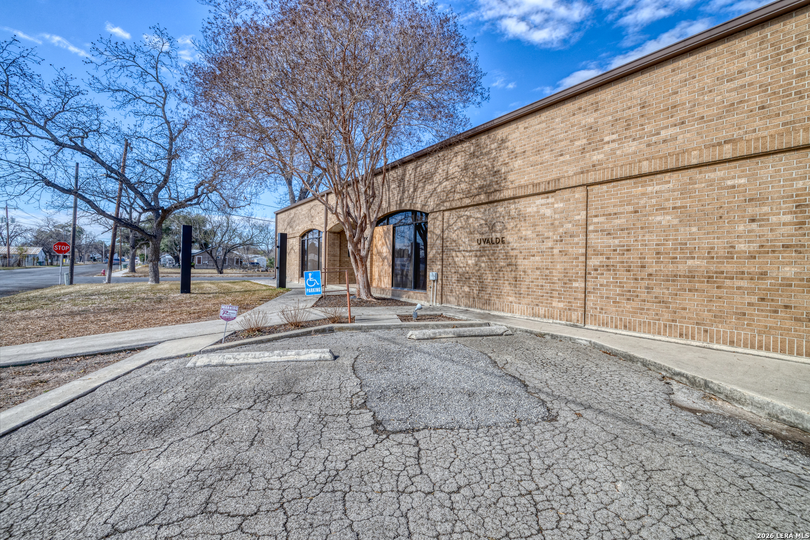 300 E Oak Uvalde TX 78801