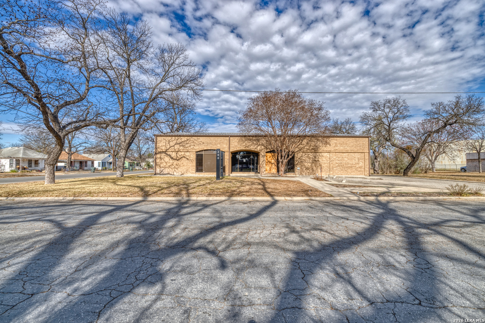 300 E Oak Uvalde TX 78801