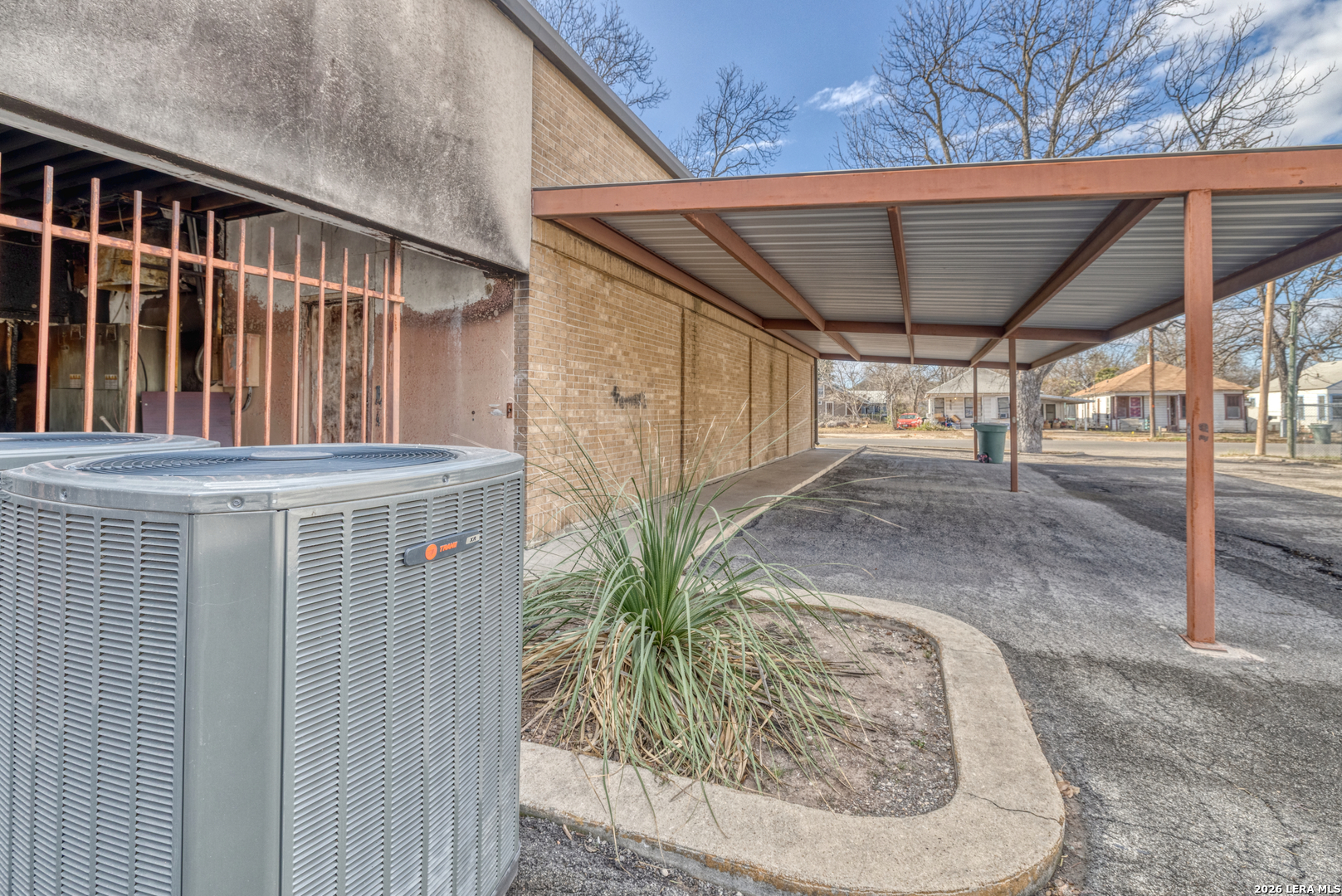 300 E Oak Uvalde TX 78801