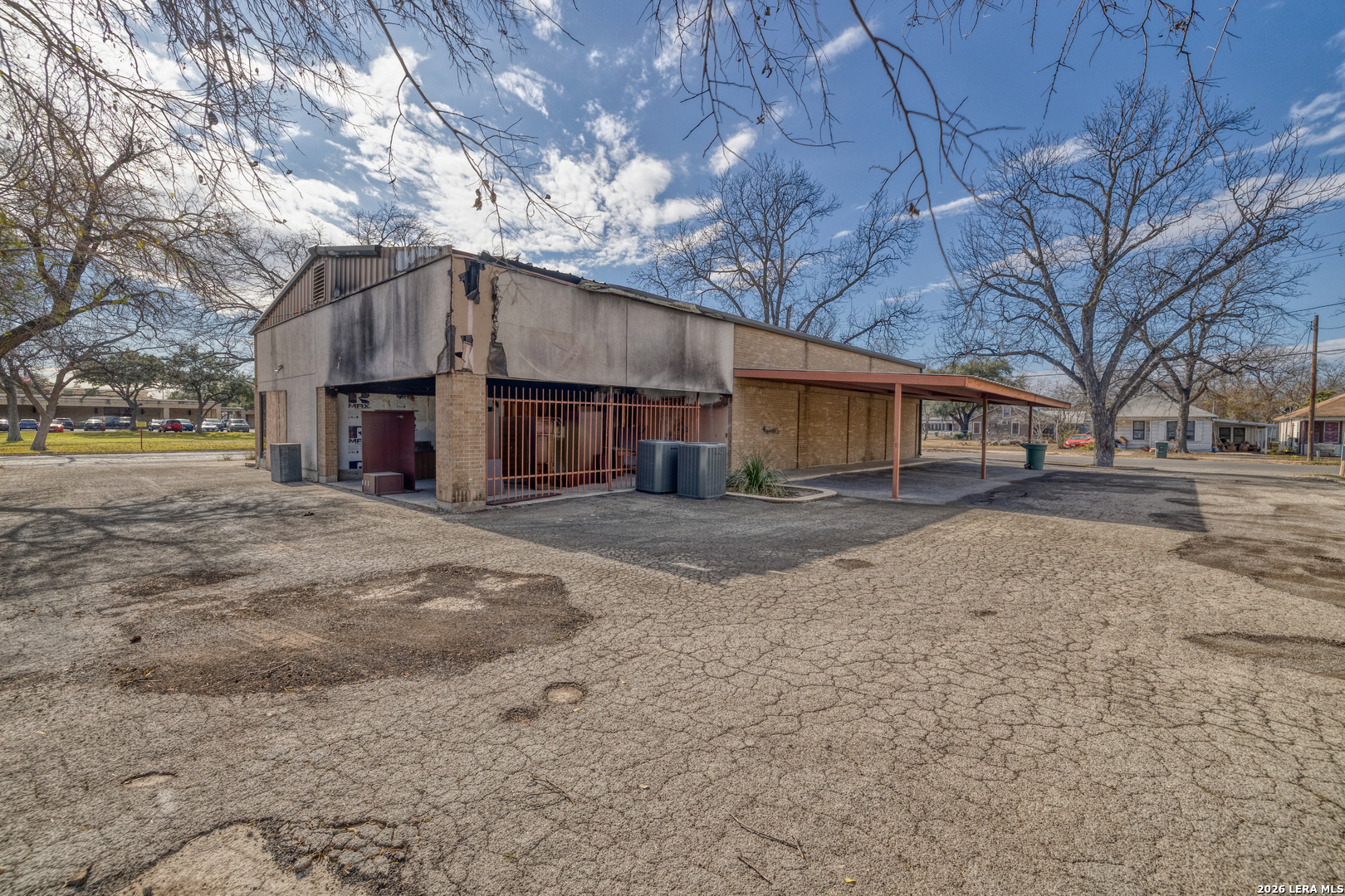 300 E Oak Uvalde TX 78801