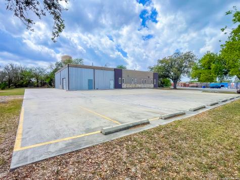 1824 S Washington Street Beeville TX 78102