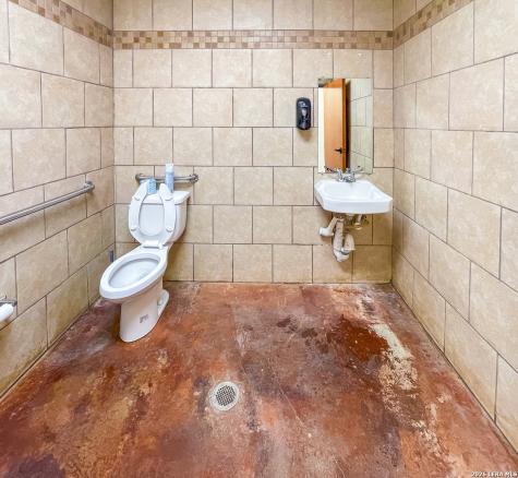 1824 S Washington Street Beeville TX 78102