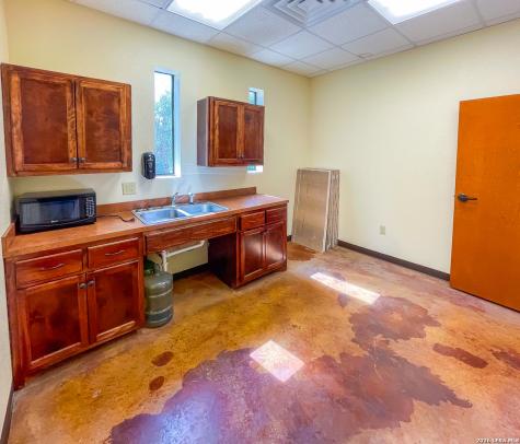 1824 S Washington Street Beeville TX 78102
