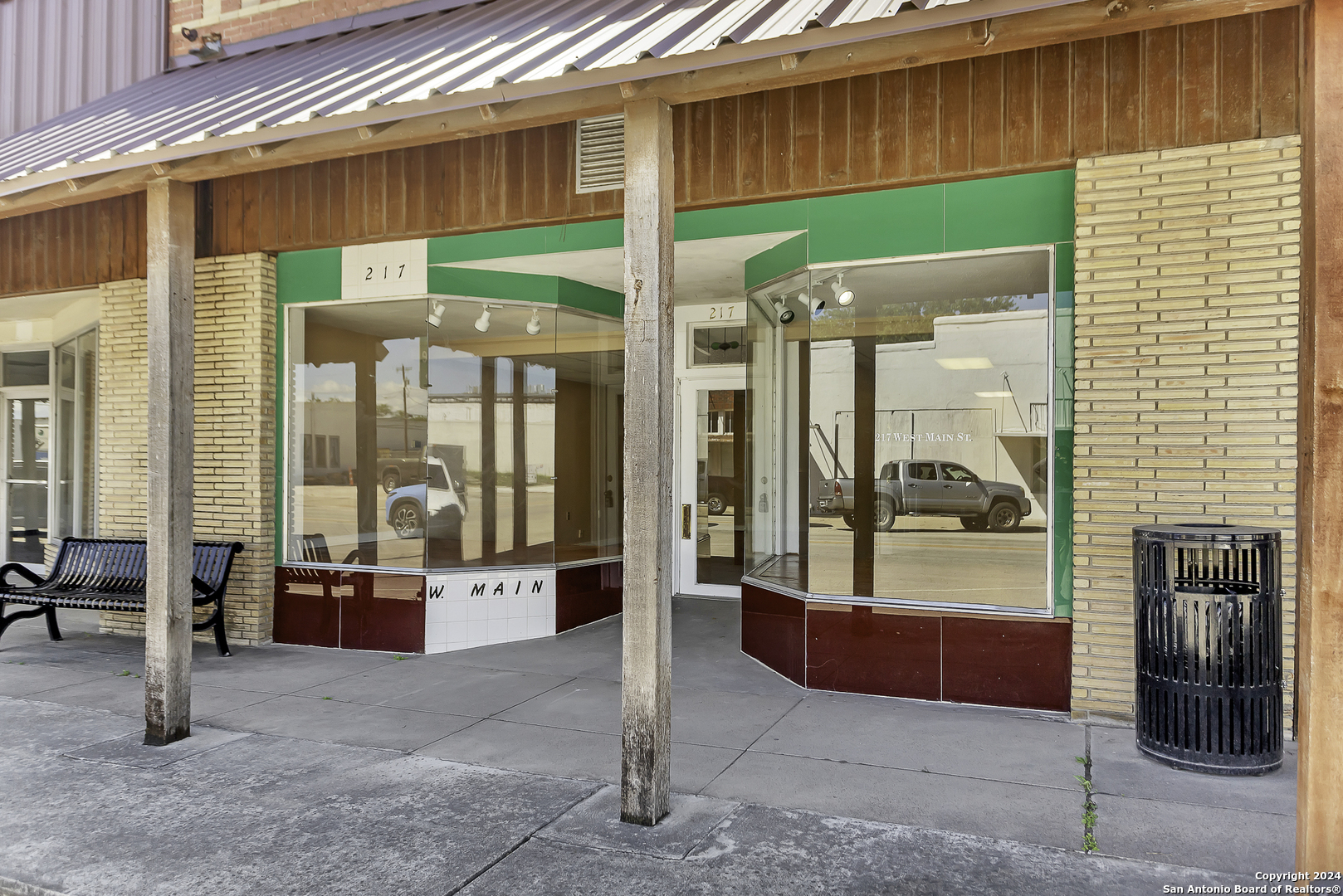 217 W Main Street Kenedy TX 78119