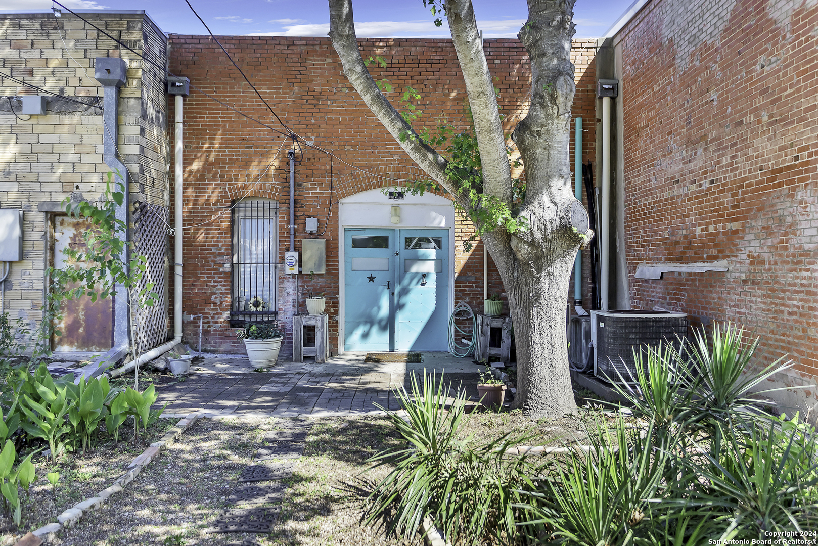 217 W Main Street Kenedy TX 78119