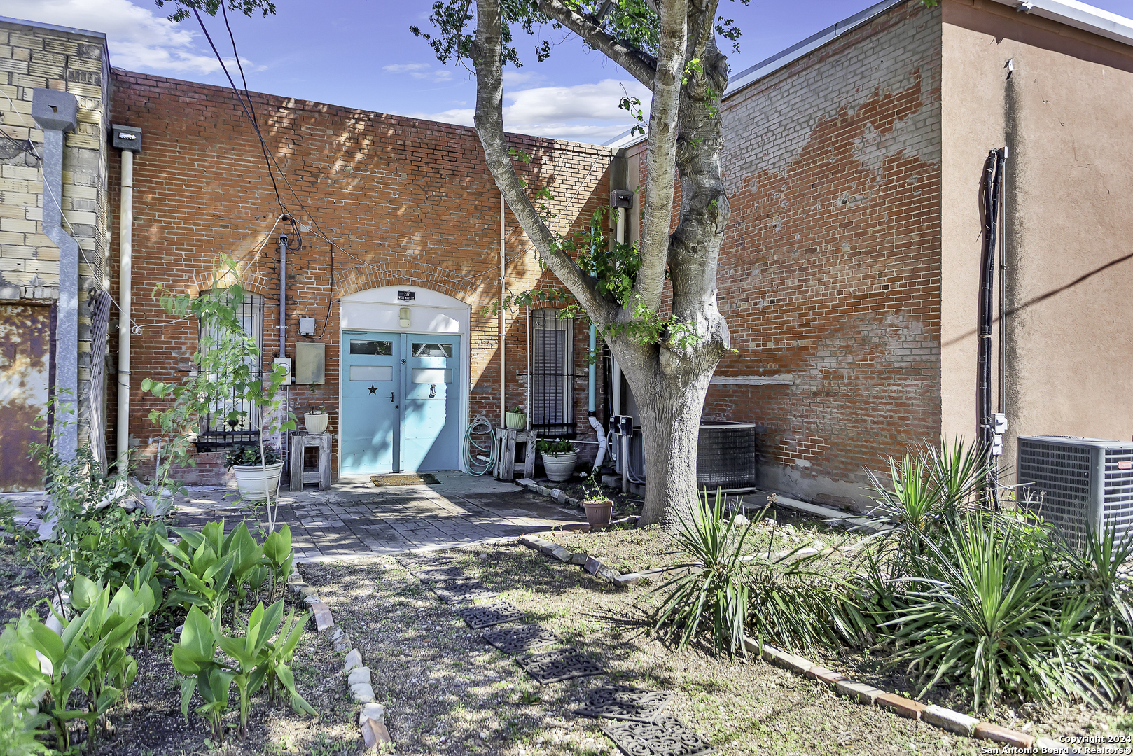 217 W Main Street Kenedy TX 78119