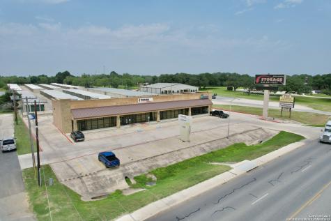 1222 W Oaklawn Road Pleasanton TX 78064